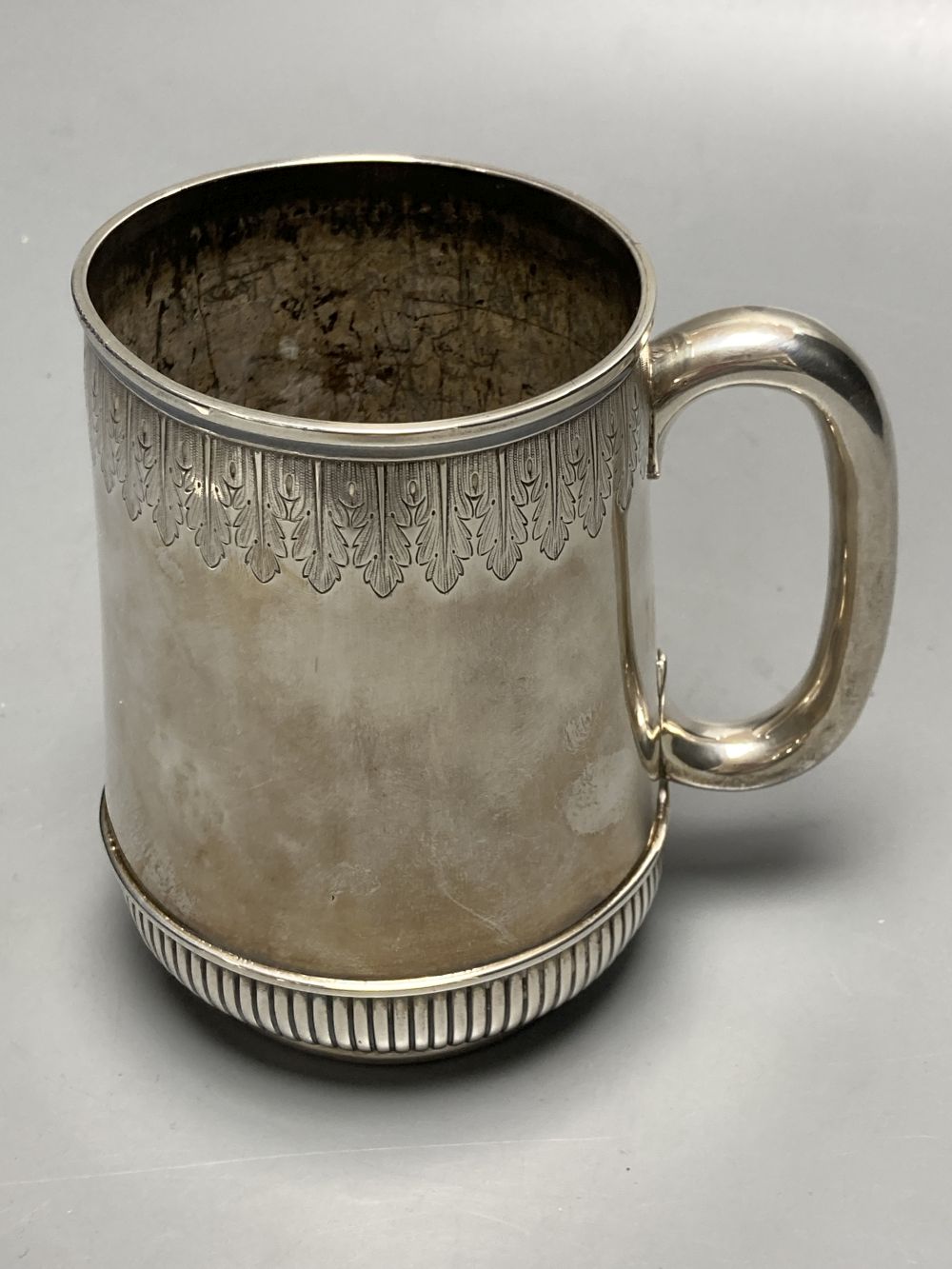 A Victorian engraved silver mug, William Hunter, London, 1876, 11.8cm, 9oz.